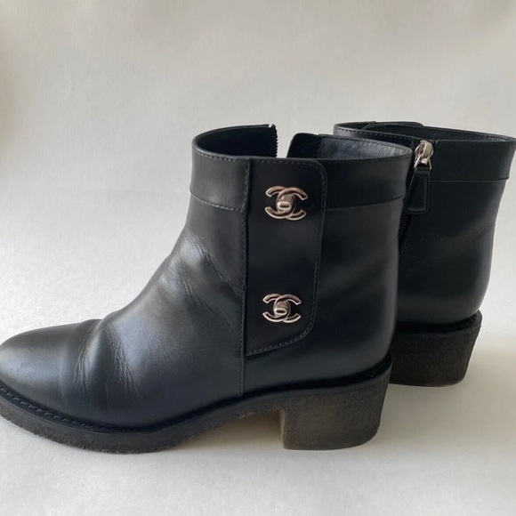 CHANEL Interlocking CC Logo Leather Boots 39 - Picture 4 of 10